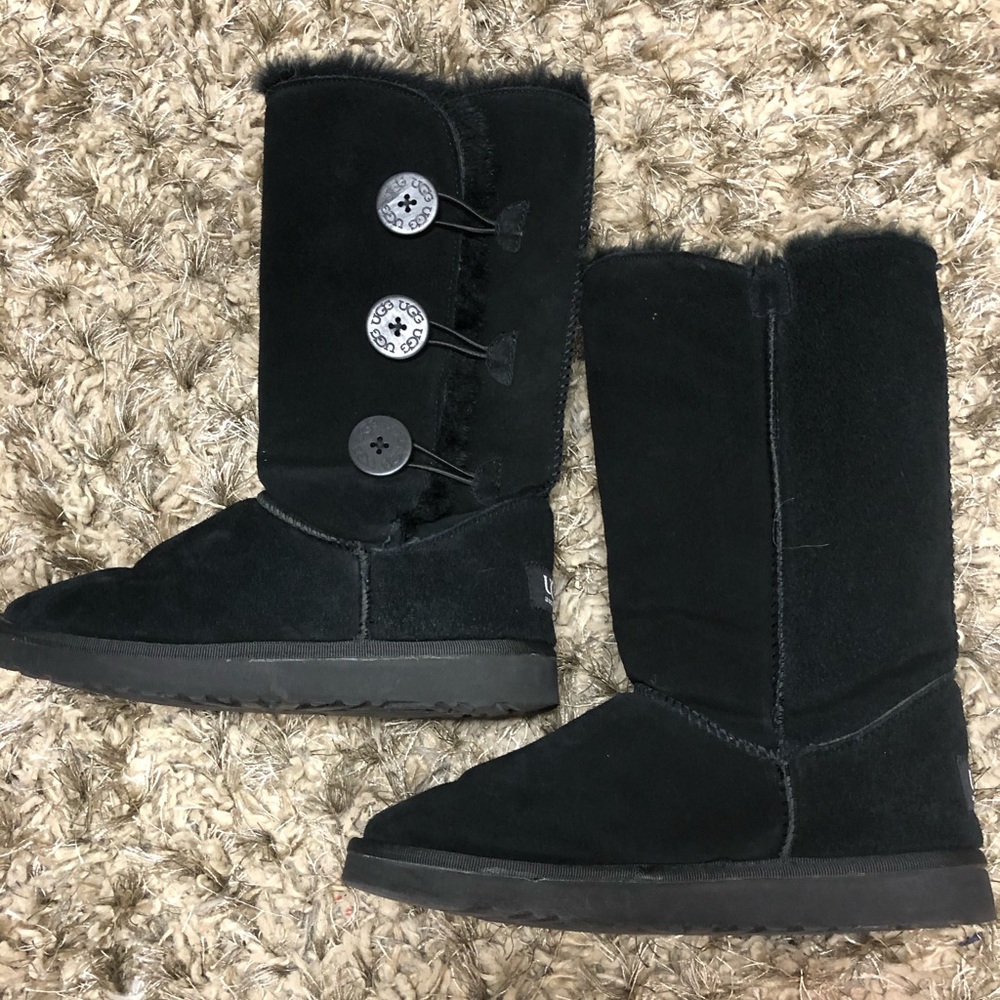 black ugg boots
